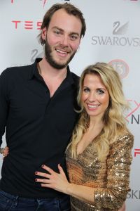 12-02-2015 SHOWBIZZ; FREDERIQUE VAN DER WAL EN NICOLETTE VAN DAM WINNEN BEIDE EEN BEAUTY AWARD. De Best Beauty Style Award 2014 is toegekend aan Nicolette van Dam vanwege haar stralende natural beauty ; de Best Beauty Icon Award, speciaal voor een beroemde beauty personality die al 30 jaar in het vak zit, is overhandigd aan een van de bekendste Nederlandse supermodels van de nineties: Frederique van der Wal.
Tijdens de feestelijke jubileumeditie in het Okura Hotel Amsterdam heeft presentatrice Vivian Reijs samen met BeautypersNL-voorzitter Anneloes Tas de awards uitgereikt aan de representatives van de winnende cosmeticabedrijven. Merken als Estee Lauder, Chloe, Eucerin, Dove en Guhl vielen in de prijzen, maar ook kleine, exclusieve merken als Guinot, Jo Malone en Absolution Creative Apothecary. Dit jaar werd voor het eerst ook een extra consumentenprijs uitgereikt, waarvoor via Facebook gestemd kon worden, aan de Beste Beauty Webshop van het jaar: Ici Paris XL.
foto; Albert den Iseger

