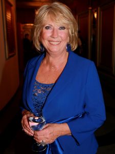 02-02-2015 SHOWBIZZ; WILLEKE ALBERTI 70 JAAR EN VIERT HET MET 2 CONCERTEN IN CARRE. Willeke Alberti staat na afloop van haar gala voorstelling in CARRE met een persoonlijke brief van Koningin Maxima in haar handen.
foto: Albert den Iseger
