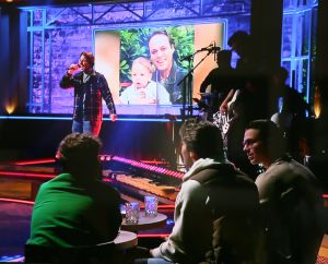26-02-2022 SHOWBIZZ; FRANS EN MARISKA BAUER BIJ JEROEN V. D. BOOM IN HOGE BOMEN.
Voor het eerst waren de Bauers  weer op TV bij Jeroen aan de piano. Na de ziekte periode van Mariska waren ze de eerste keer weer samen in het programma van Jeroen van de Boom.Het gaat gelukkig weer goed met Mariska. Langzamerhand wordt ze weer de oude Marisk.Christiaan had nog een verrassing en zong een lied voor zijn ouders.Kippe vel moment voor de vele kijkers.
foto: Albert den Iseger.