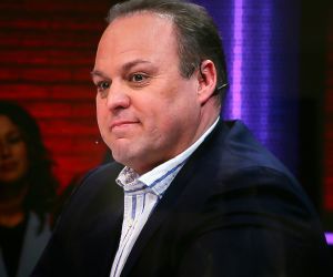 26-02-2022 SHOWBIZZ; FRANS EN MARISKA BAUER BIJ JEROEN V. D. BOOM IN HOGE BOMEN.
Voor het eerst waren de Bauers  weer op TV bij Jeroen aan de piano. Na de ziekte periode van Mariska waren ze de eerste keer weer samen in het programma van Jeroen van de Boom.Het gaat gelukkig weer goed met Mariska. Langzamerhand wordt ze weer de oude Marisk.Christiaan had nog een verrassing en zong een lied voor zijn ouders.Kippe vel moment voor de vele kijkers.
foto: Albert den Iseger.