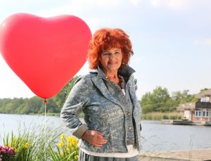 10-02-2022 SHOWBIZZ; IMCA MARINA 80 JAAR OUD GAAT OP DATE VOOR VALENTIJN PROGRAMMA.Met een aantal BNers gaan IMCA op date voor een nieuw programma op 14 februari dus VALENTIJNSDAG. Dus harten jagen maar.
foto: Albert den Iseger