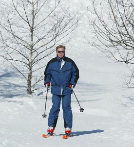 22-02-2003 KONINKLIJKHUIS: BEATRIX MAXIMA EN ALEX HEERLIJK OP SKIVAKANTIE IN LECH. Het Oostenrijkse Lech was weer de lokatie waar de leden van het Koningshuis van Nederland hun ski vakantie aan het vieren zijn. Nu waren er Alex en Maxima en Beatrix ze verbleven in het Hotel de Post.
Foto: Albert den Iseger.