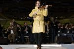 23-01-2006 SHOWBIZZ: TROS MUZIEKFEEST OP HET IJS IN HET THIALF TE HEERENVEEN.De grootste familie van Nederland wist alle grote namen weer naar Heerenveen te krijgen voor een spetterend optreden. Andre Rieu- Charlene- Djumbo,-Jannes-Jan Smit-Imca Marina-Top Stars-Marianne Weber-Wolter Kroes-BZN-Frans Bauer-Belle Perez-Koos Alberts en George Baker waren met schaatsen aanwezig voor een pracht avondje Tros muziek. 
foto: Albert den Iseger.