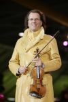 23-01-2006 SHOWBIZZ: TROS MUZIEKFEEST OP HET IJS IN HET THIALF TE HEERENVEEN.De grootste familie van Nederland wist alle grote namen weer naar Heerenveen te krijgen voor een spetterend optreden. Andre Rieu- Charlene- Djumbo,-Jannes-Jan Smit-Imca Marina-Top Stars-Marianne Weber-Wolter Kroes-BZN-Frans Bauer-Belle Perez-Koos Alberts en George Baker waren met schaatsen aanwezig voor een pracht avondje Tros muziek. 
foto: Albert den Iseger.