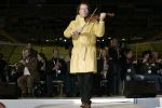 23-01-2006 SHOWBIZZ: TROS MUZIEKFEEST OP HET IJS IN HET THIALF TE HEERENVEEN.De grootste familie van Nederland wist alle grote namen weer naar Heerenveen te krijgen voor een spetterend optreden. Andre Rieu- Charlene- Djumbo,-Jannes-Jan Smit-Imca Marina-Top Stars-Marianne Weber-Wolter Kroes-BZN-Frans Bauer-Belle Perez-Koos Alberts en George Baker waren met schaatsen aanwezig voor een pracht avondje Tros muziek.
foto: Albert den Iseger.