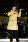 23-01-2006 SHOWBIZZ: TROS MUZIEKFEEST OP HET IJS IN HET THIALF TE HEERENVEEN.De grootste familie van Nederland wist alle grote namen weer naar Heerenveen te krijgen voor een spetterend optreden. Andre Rieu- Charlene- Djumbo,-Jannes-Jan Smit-Imca Marina-Top Stars-Marianne Weber-Wolter Kroes-BZN-Frans Bauer-Belle Perez-Koos Alberts en George Baker waren met schaatsen aanwezig voor een pracht avondje Tros muziek.
foto: Albert den Iseger.