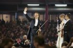 23-01-2006 SHOWBIZZ: TROS MUZIEKFEEST OP HET IJS IN HET THIALF TE HEERENVEEN.De grootste familie van Nederland wist alle grote namen weer naar Heerenveen te krijgen voor een spetterend optreden. Andre Rieu- Charlene- Djumbo,-Jannes-Jan Smit-Imca Marina-Top Stars-Marianne Weber-Wolter Kroes-BZN-Frans Bauer-Belle Perez-Koos Alberts en George Baker waren met schaatsen aanwezig voor een pracht avondje Tros muziek.
foto: Albert den Iseger.
