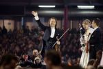 23-01-2006 SHOWBIZZ: TROS MUZIEKFEEST OP HET IJS IN HET THIALF TE HEERENVEEN.De grootste familie van Nederland wist alle grote namen weer naar Heerenveen te krijgen voor een spetterend optreden. Andre Rieu- Charlene- Djumbo,-Jannes-Jan Smit-Imca Marina-Top Stars-Marianne Weber-Wolter Kroes-BZN-Frans Bauer-Belle Perez-Koos Alberts en George Baker waren met schaatsen aanwezig voor een pracht avondje Tros muziek.
foto: Albert den Iseger.