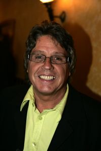 19-01-2006 SHOWBIZZ; GEELS NIEUWJAARSPARTY WEER EEN DAVEREND SUCCES. Vele artiesten waren weer aanwezig op de Geels nieuwjaarsparty in de gezellige Bobsaloon te Uitgeest. Awards waren er o.a. voor Marco Borsato_Jim Bakkum en Julie Fryer_ Jan Smit_Thomas Berge_Gerard Joling en Gordon_Lieke van Lexmond en vele anderen. Al weer 24 jaar de Geels populairiteits awards in Noord Holland, het begint echt een must te worden bij de vele artiesten om hierbij aanwezig te zijn.
foto: Albert den Iseger.