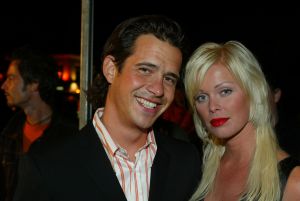 23-10-2004 SHOWBIZZ; GALA PREMIERE VAN DE  FILM  ELLIS IN GLAMOURLAND. Met Linda de Mol Joan Collins en Chris Tates, regie door Pieter Kramer,die bekend werd door de serie Ja Zuster Nee Zuster.
foto: Albert den Iseger.