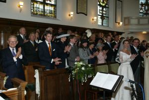 18-10-2003 KONINKLIJK HUIS: BRUILOFT VAN PAULINE SCHRODER IN BLOEMENDAAL.
Tal van familie leden en vrienden waren aanwezig op de bruiloft van de dochter van Martin Schroder. Ook enkele leden van het koningshuis waren aanwezig.
foto: Albert den Iseger.