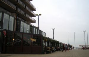 11-01-2006 SHOWBIZZ; ROB DE NIJS VINDT ZIJN NIEUWE BELINDA: Rob de Nijs heeft een nieuwe liefde Henriette, wij vonden Rob en zijn nieuwe Belinda in het Belgische Knokke. Weekblad Prive doet deze week een uitgebreid verslag van onze speurtocht naar het voor het oog een verliefde stel.
Foto: Albert den Iseger.