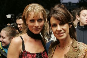 23-10-2004 SHOWBIZZ; GALA PREMIERE VAN DE  FILM  ELLIS IN GLAMOURLAND. Met Linda de Mol Joan Collins en Chris Tates, regie door Pieter Kramer,die bekend werd door de serie Ja Zuster Nee Zuster.
foto: Albert den Iseger.