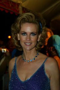 23-10-2004 SHOWBIZZ; GALA PREMIERE VAN DE  FILM  ELLIS IN GLAMOURLAND. Met Linda de Mol Joan Collins en Chris Tates, regie door Pieter Kramer,die bekend werd door de serie Ja Zuster Nee Zuster.
foto: Albert den Iseger.