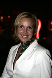 19-01-2006 SHOWBIZZ; GEELS NIEUWJAARSPARTY WEER EEN DAVEREND SUCCES. Vele artiesten waren weer aanwezig op de Geels nieuwjaarsparty in de gezellige Bobsaloon te Uitgeest. Awards waren er o.a. voor Marco Borsato_Jim Bakkum en Julie Fryer_ Jan Smit_Thomas Berge_Gerard Joling en Gordon_Lieke van Lexmond en vele anderen. Al weer 24 jaar de Geels populairiteits awards in Noord Holland, het begint echt een must te worden bij de vele artiesten om hierbij aanwezig te zijn.
foto: Albert den Iseger.