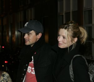17-01-2006 SHOWBIZZ; JOHNNY DE MOL EN ZIJN VRIENDIN DAPHNE VIEREN JOHNNY\'S VERJAARDAG. Johnny de Mol vierde zijn 27 ste verjaardag in disqotheek Zebra te Amsterdam. Vele vrienden waren aanwezig oa. Dinand en zijn vriendin Lucy Hopkins, Robine van der Meer en Mark van der Loo, Barry Hay en Sandra, Tygo Gernadt en Angela Kluivert.Deze week een exclusief verhaal omtrent dit feest in de Prive.
foto: Albert den Iseger