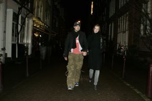 17-01-2006 SHOWBIZZ; JOHNNY DE MOL EN ZIJN VRIENDIN DAPHNE VIEREN JOHNNY\'S VERJAARDAG. Johnny de Mol vierde zijn 27 ste verjaardag in disqotheek Zebra te Amsterdam. Vele vrienden waren aanwezig oa. Dinand en zijn vriendin Lucy Hopkins, Robine van der Meer en Mark van der Loo, Barry Hay en Sandra, Tygo Gernadt en Angela Kluivert.Deze week een exclusief verhaal omtrent dit feest in de Prive.
foto: Albert den Iseger