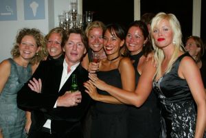 23-10-2004 SHOWBIZZ; GALA PREMIERE VAN DE  FILM  ELLIS IN GLAMOURLAND. Met Linda de Mol Joan Collins en Chris Tates, regie door Pieter Kramer,die bekend werd door de serie Ja Zuster Nee Zuster.
foto: Albert den Iseger.
