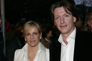23-10-2004 SHOWBIZZ; GALA PREMIERE VAN DE  FILM  ELLIS IN GLAMOURLAND. Met Linda de Mol Joan Collins en Chris Tates, regie door Pieter Kramer,die bekend werd door de serie Ja Zuster Nee Zuster.
foto: Albert den Iseger.