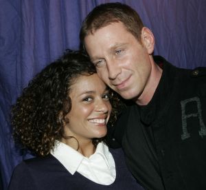 19-01-2006 SHOWBIZZ; GEELS NIEUWJAARSPARTY WEER EEN DAVEREND SUCCES. Vele artiesten waren weer aanwezig op de Geels nieuwjaarsparty in de gezellige Bobsaloon te Uitgeest. Awards waren er o.a. voor Marco Borsato_Jim Bakkum en Julie Fryer_ Jan Smit_Thomas Berge_Gerard Joling en Gordon_Lieke van Lexmond en vele anderen. Al weer 24 jaar de Geels populairiteits awards in Noord Holland, het begint echt een must te worden bij de vele artiesten om hierbij aanwezig te zijn.
foto: Albert den Iseger.