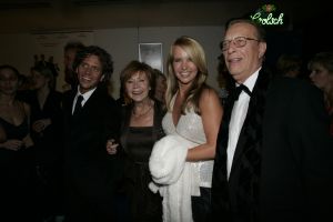 23-10-2004 SHOWBIZZ; GALA PREMIERE VAN DE  FILM  ELLIS IN GLAMOURLAND. Met Linda de Mol Joan Collins en Chris Tates, regie door Pieter Kramer,die bekend werd door de serie Ja Zuster Nee Zuster.
foto: Albert den Iseger.