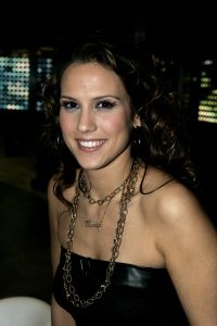 21-01-2006 SHOWBIZZ; VOOR CHRISTON IS IDOLS 2006 VOORBIJ. Christon kreeg vanavond de minste stemmen en kon zijn koffers pakken.Vanavond kregen niet drie maar vier idols een plaatsje op de  gevreesde krukken.Christon-Ellen-Aaron en Marescha. Nog acht idols zijn in de race namelijk Floortje-Aaron-Angelique-Raffaela-Harm-Marescha-Ellen en Serge. Opmerkelijk is de niet geslaagde combinatie van Martijn Krabbe en Chantal Janzen, er is totaal geen chemie tussen beide en een lachje is een zeldzaamheid in de live uitzending die elke zaterdag avond door meer dan 1.5 miljoen mensen word bekeken.
foto; Albert den Iseger.