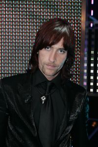 21-01-2006 SHOWBIZZ; VOOR CHRISTON IS IDOLS 2006 VOORBIJ. Christon kreeg vanavond de minste stemmen en kon zijn koffers pakken.Vanavond kregen niet drie maar vier idols een plaatsje op de  gevreesde krukken.Christon-Ellen-Aaron en Marescha. Nog acht idols zijn in de race namelijk Floortje-Aaron-Angelique-Raffaela-Harm-Marescha-Ellen en Serge. Opmerkelijk is de niet geslaagde combinatie van Martijn Krabbe en Chantal Janzen, er is totaal geen chemie tussen beide en een lachje is een zeldzaamheid in de live uitzending die elke zaterdag avond door meer dan 1.5 miljoen mensen word bekeken.
foto; Albert den Iseger.