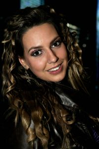 21-01-2006 SHOWBIZZ; VOOR CHRISTON IS IDOLS 2006 VOORBIJ. Christon kreeg vanavond de minste stemmen en kon zijn koffers pakken.Vanavond kregen niet drie maar vier idols een plaatsje op de  gevreesde krukken.Christon-Ellen-Aaron en Marescha. Nog acht idols zijn in de race namelijk Floortje-Aaron-Angelique-Raffaela-Harm-Marescha-Ellen en Serge. Opmerkelijk is de niet geslaagde combinatie van Martijn Krabbe en Chantal Janzen, er is totaal geen chemie tussen beide en een lachje is een zeldzaamheid in de live uitzending die elke zaterdag avond door meer dan 1.5 miljoen mensen word bekeken.
foto; Albert den Iseger.