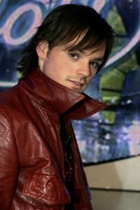 21-01-2006 SHOWBIZZ; VOOR CHRISTON IS IDOLS 2006 VOORBIJ. Christon kreeg vanavond de minste stemmen en kon zijn koffers pakken.Vanavond kregen niet drie maar vier idols een plaatsje op de  gevreesde krukken.Christon-Ellen-Aaron en Marescha. Nog acht idols zijn in de race namelijk Floortje-Aaron-Angelique-Raffaela-Harm-Marescha-Ellen en Serge. Opmerkelijk is de niet geslaagde combinatie van Martijn Krabbe en Chantal Janzen, er is totaal geen chemie tussen beide en een lachje is een zeldzaamheid in de live uitzending die elke zaterdag avond door meer dan 1.5 miljoen mensen word bekeken.
foto; Albert den Iseger.