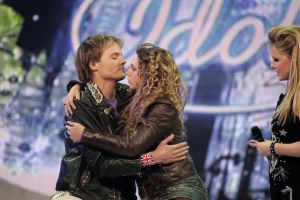21-01-2006 SHOWBIZZ; VOOR CHRISTON IS IDOLS 2006 VOORBIJ. Christon kreeg vanavond de minste stemmen en kon zijn koffers pakken.Vanavond kregen niet drie maar vier idols een plaatsje op de  gevreesde krukken.Christon-Ellen-Aaron en Marescha. Nog acht idols zijn in de race namelijk Floortje-Aaron-Angelique-Raffaela-Harm-Marescha-Ellen en Serge. Opmerkelijk is de niet geslaagde combinatie van Martijn Krabbe en Chantal Janzen, er is totaal geen chemie tussen beide en een lachje is een zeldzaamheid in de live uitzending die elke zaterdag avond door meer dan 1.5 miljoen mensen word bekeken.
foto; Albert den Iseger.