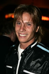 19-01-2006 SHOWBIZZ; GEELS NIEUWJAARSPARTY WEER EEN DAVEREND SUCCES. Vele artiesten waren weer aanwezig op de Geels nieuwjaarsparty in de gezellige Bobsaloon te Uitgeest. Awards waren er o.a. voor Marco Borsato_Jim Bakkum en Julie Fryer_ Jan Smit_Thomas Berge_Gerard Joling en Gordon_Lieke van Lexmond en vele anderen. Al weer 24 jaar de Geels populairiteits awards in Noord Holland, het begint echt een must te worden bij de vele artiesten om hierbij aanwezig te zijn.
foto: Albert den Iseger.