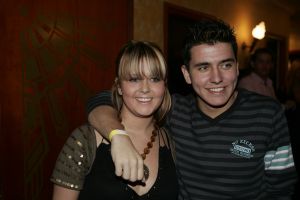 19-01-2006 SHOWBIZZ; GEELS NIEUWJAARSPARTY WEER EEN DAVEREND SUCCES. Vele artiesten waren weer aanwezig op de Geels nieuwjaarsparty in de gezellige Bobsaloon te Uitgeest. Awards waren er o.a. voor Marco Borsato_Jim Bakkum en Julie Fryer_ Jan Smit_Thomas Berge_Gerard Joling en Gordon_Lieke van Lexmond en vele anderen. Al weer 24 jaar de Geels populairiteits awards in Noord Holland, het begint echt een must te worden bij de vele artiesten om hierbij aanwezig te zijn.
foto: Albert den Iseger.