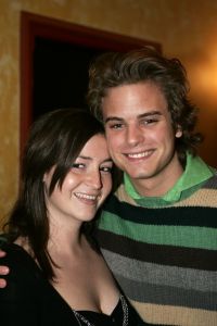 19-01-2006 SHOWBIZZ; GEELS NIEUWJAARSPARTY WEER EEN DAVEREND SUCCES. Vele artiesten waren weer aanwezig op de Geels nieuwjaarsparty in de gezellige Bobsaloon te Uitgeest. Awards waren er o.a. voor Marco Borsato_Jim Bakkum en Julie Fryer_ Jan Smit_Thomas Berge_Gerard Joling en Gordon_Lieke van Lexmond en vele anderen. Al weer 24 jaar de Geels populairiteits awards in Noord Holland, het begint echt een must te worden bij de vele artiesten om hierbij aanwezig te zijn.
foto: Albert den Iseger.