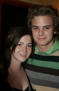 19-01-2006 SHOWBIZZ; GEELS NIEUWJAARSPARTY WEER EEN DAVEREND SUCCES. Vele artiesten waren weer aanwezig op de Geels nieuwjaarsparty in de gezellige Bobsaloon te Uitgeest. Awards waren er o.a. voor Marco Borsato_Jim Bakkum en Julie Fryer_ Jan Smit_Thomas Berge_Gerard Joling en Gordon_Lieke van Lexmond en vele anderen. Al weer 24 jaar de Geels populairiteits awards in Noord Holland, het begint echt een must te worden bij de vele artiesten om hierbij aanwezig te zijn.
foto: Albert den Iseger.