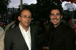 23-10-2004 SHOWBIZZ; GALA PREMIERE VAN DE  FILM  ELLIS IN GLAMOURLAND. Met Linda de Mol Joan Collins en Chris Tates, regie door Pieter Kramer,die bekend werd door de serie Ja Zuster Nee Zuster.
foto: Albert den Iseger.
