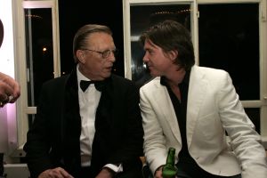 23-10-2004 SHOWBIZZ; GALA PREMIERE VAN DE  FILM  ELLIS IN GLAMOURLAND. Met Linda de Mol Joan Collins en Chris Tates, regie door Pieter Kramer,die bekend werd door de serie Ja Zuster Nee Zuster.
foto: Albert den Iseger.