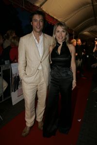 23-10-2004 SHOWBIZZ; GALA PREMIERE VAN DE  FILM  ELLIS IN GLAMOURLAND. Met Linda de Mol Joan Collins en Chris Tates, regie door Pieter Kramer,die bekend werd door de serie Ja Zuster Nee Zuster.
foto: Albert den Iseger.