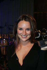19-01-2006 SHOWBIZZ; GEELS NIEUWJAARSPARTY WEER EEN DAVEREND SUCCES. Vele artiesten waren weer aanwezig op de Geels nieuwjaarsparty in de gezellige Bobsaloon te Uitgeest. Awards waren er o.a. voor Marco Borsato_Jim Bakkum en Julie Fryer_ Jan Smit_Thomas Berge_Gerard Joling en Gordon_Lieke van Lexmond en vele anderen. Al weer 24 jaar de Geels populairiteits awards in Noord Holland, het begint echt een must te worden bij de vele artiesten om hierbij aanwezig te zijn.
foto: Albert den Iseger.