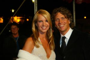 23-10-2004 SHOWBIZZ; GALA PREMIERE VAN DE  FILM  ELLIS IN GLAMOURLAND. Met Linda de Mol Joan Collins en Chris Tates, regie door Pieter Kramer,die bekend werd door de serie Ja Zuster Nee Zuster.
foto: Albert den Iseger.