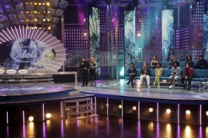 21-01-2006 SHOWBIZZ; VOOR CHRISTON IS IDOLS 2006 VOORBIJ. Christon kreeg vanavond de minste stemmen en kon zijn koffers pakken.Vanavond kregen niet drie maar vier idols een plaatsje op de  gevreesde krukken.Christon-Ellen-Aaron en Marescha. Nog acht idols zijn in de race namelijk Floortje-Aaron-Angelique-Raffaela-Harm-Marescha-Ellen en Serge. Opmerkelijk is de niet geslaagde combinatie van Martijn Krabbe en Chantal Janzen, er is totaal geen chemie tussen beide en een lachje is een zeldzaamheid in de live uitzending die elke zaterdag avond door meer dan 1.5 miljoen mensen word bekeken.
foto; Albert den Iseger.