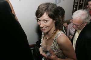 23-10-2004 SHOWBIZZ; GALA PREMIERE VAN DE  FILM  ELLIS IN GLAMOURLAND. Met Linda de Mol Joan Collins en Chris Tates, regie door Pieter Kramer,die bekend werd door de serie Ja Zuster Nee Zuster.
foto: Albert den Iseger.