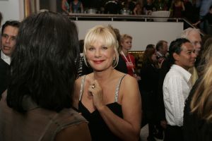 23-10-2004 SHOWBIZZ; GALA PREMIERE VAN DE  FILM  ELLIS IN GLAMOURLAND. Met Linda de Mol Joan Collins en Chris Tates, regie door Pieter Kramer,die bekend werd door de serie Ja Zuster Nee Zuster.
foto: Albert den Iseger.