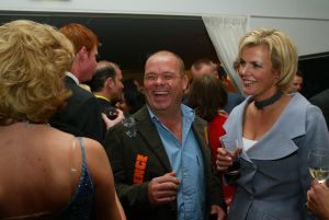 23-10-2004 SHOWBIZZ; GALA PREMIERE VAN DE  FILM  ELLIS IN GLAMOURLAND. Met Linda de Mol Joan Collins en Chris Tates, regie door Pieter Kramer,die bekend werd door de serie Ja Zuster Nee Zuster.
foto: Albert den Iseger.