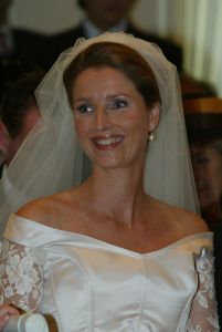 18-10-2003 KONINKLIJK HUIS: BRUILOFT VAN PAULINE SCHRODER IN BLOEMENDAAL.
Tal van familie leden en vrienden waren aanwezig op de bruiloft van de dochter van Martin Schroder. Ook enkele leden van het koningshuis waren aanwezig.
foto: Albert den Iseger.
