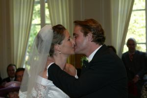 18-10-2003 KONINKLIJK HUIS: BRUILOFT VAN PAULINE SCHRODER IN BLOEMENDAAL.
Tal van familie leden en vrienden waren aanwezig op de bruiloft van de dochter van Martin Schroder. Ook enkele leden van het koningshuis waren aanwezig.
foto: Albert den Iseger.