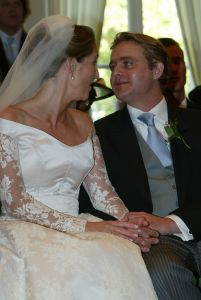 18-10-2003 KONINKLIJK HUIS: BRUILOFT VAN PAULINE SCHRODER IN BLOEMENDAAL.
Tal van familie leden en vrienden waren aanwezig op de bruiloft van de dochter van Martin Schroder. Ook enkele leden van het koningshuis waren aanwezig.
foto: Albert den Iseger.