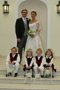 18-10-2003 KONINKLIJK HUIS: BRUILOFT VAN PAULINE SCHRODER IN BLOEMENDAAL.
Tal van familie leden en vrienden waren aanwezig op de bruiloft van de dochter van Martin Schroder. Ook enkele leden van het koningshuis waren aanwezig.
foto: Albert den Iseger.
