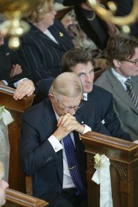 18-10-2003 KONINKLIJK HUIS: BRUILOFT VAN PAULINE SCHRODER IN BLOEMENDAAL.
Tal van familie leden en vrienden waren aanwezig op de bruiloft van de dochter van Martin Schroder. Ook enkele leden van het koningshuis waren aanwezig.
foto: Albert den Iseger.