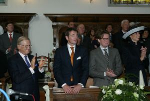 18-10-2003 KONINKLIJK HUIS: BRUILOFT VAN PAULINE SCHRODER IN BLOEMENDAAL.
Tal van familie leden en vrienden waren aanwezig op de bruiloft van de dochter van Martin Schroder. Ook enkele leden van het koningshuis waren aanwezig.
foto: Albert den Iseger.