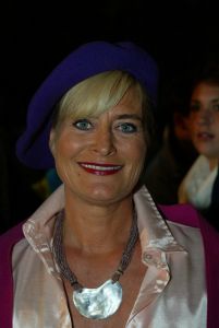 23-10-2004 SHOWBIZZ; GALA PREMIERE VAN DE  FILM  ELLIS IN GLAMOURLAND. Met Linda de Mol Joan Collins en Chris Tates, regie door Pieter Kramer,die bekend werd door de serie Ja Zuster Nee Zuster.
foto: Albert den Iseger.